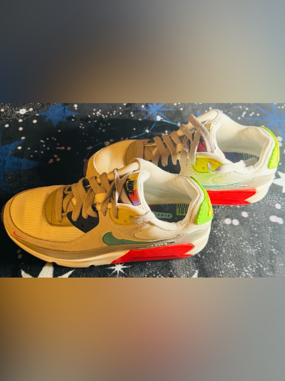 Nike Air Max 90 Low-Top Sneakers - Teal Swoosh, Red Midsole, Yellow Eyelet - Picture 4 of 5